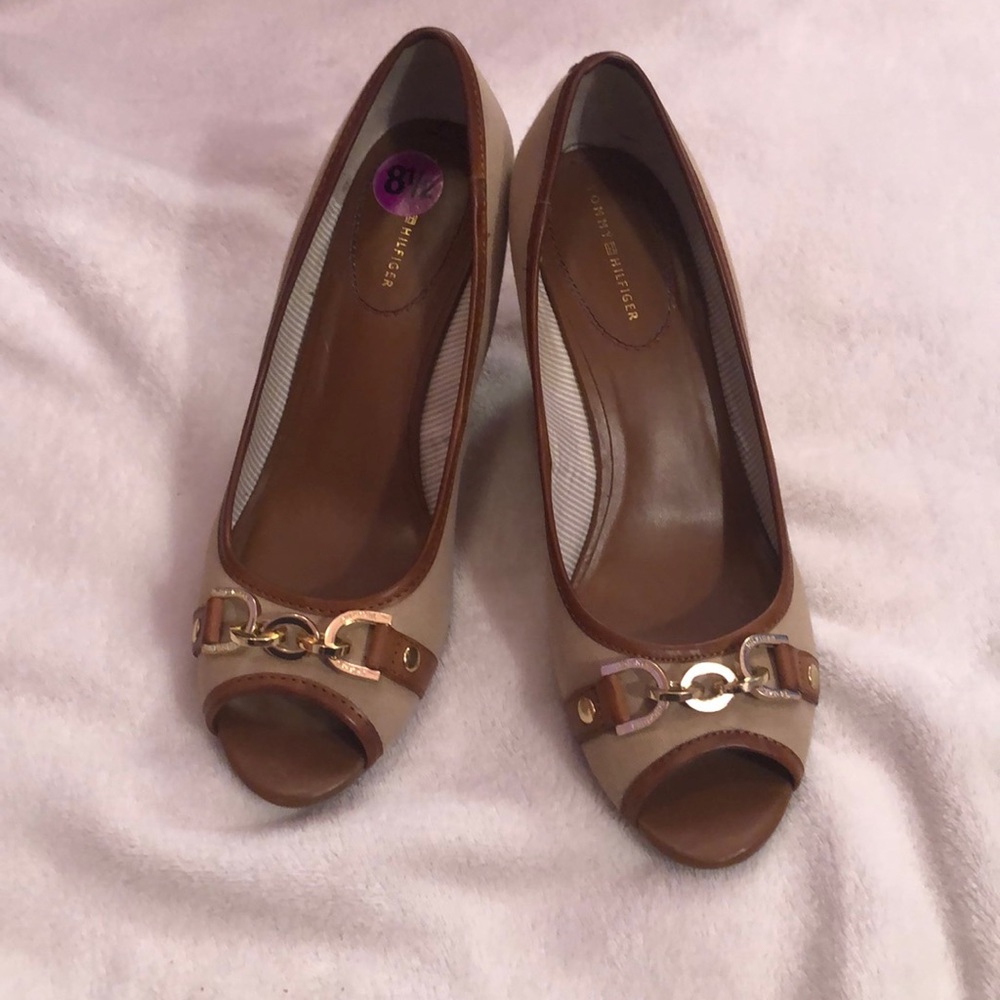 Women’s size 8.5 wedges. - Picture 2 of 3